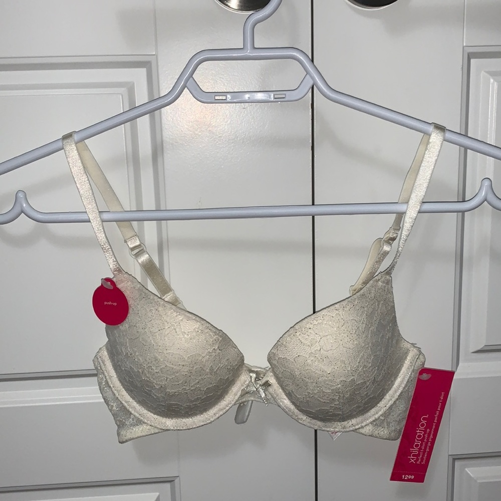 BNWT Lace cream push up bra